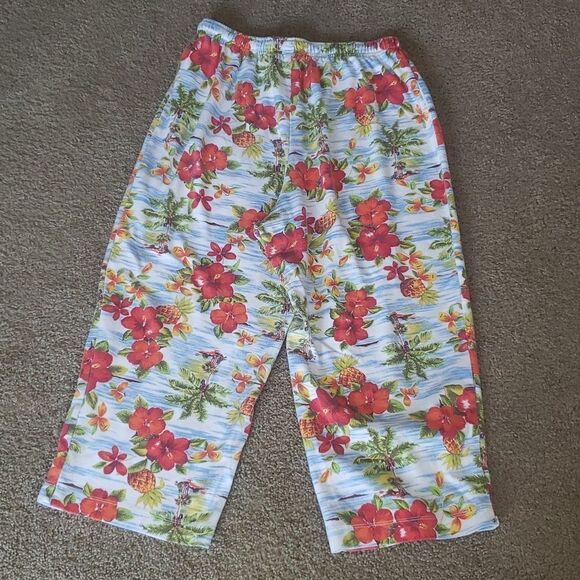 Bobby Brooks Hawaiian Stretchy Capri Pants - Picture 4 of 9